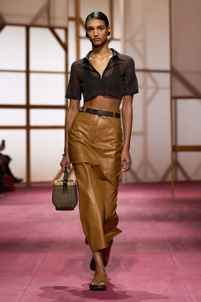 Look 17